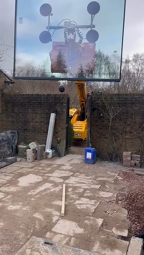 Lifting a 400kg Solarlux Cero sliding door panel at a site with very tricky access #architecture #architect #building #buildingmaterials #construction #constructionlife #DOORS #design #glass #HomeImprovement #homedecor #joinery #localbusiness #machine | Passivlux - High Performance Windows & Doors