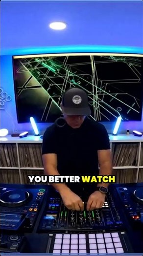 Modulation explained in 30 seconds — how amplitude and frequency get changed by a signal