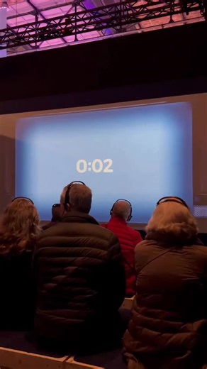 RAUSGEGANGEN BERLIN on Instagram: "Anzeige | Verlosung: Abenteuer-Fans aufgepasst! Bist du bereit für die kältesten Orte der Welt? ❄️ In der POLAR EXPERIENCE in der ARENA BERLIN tauchst du ein in gigantische Eislandschaften, virtuelle Schneestürme und Begegnungen mit Pinguinen, Walen und Polarbären – als wärst du selbst Polarforscher:in. 🗺️🧊 Erlebe die Arktis und Antarktis hautnah, entdecke Forschung hautnah und erfahre, wie du selbst einen Unterschied für unsere Erde machen kannst. 🐧🌍 Wir v