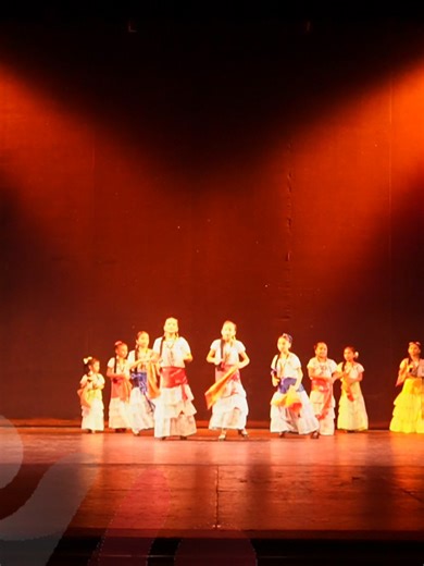 #Campeche , por el Grupo de Danza Foklórica Yoloxochitl, Sayula de Alemán. Directora.-Mtra. Guadalupe Román González 3er Festival Multicultural Xalapa WAPA Veracruz 2025, en el Teatro del Estado, organizado por la Delegada Mtra. Mercedes Valdés Méndez.