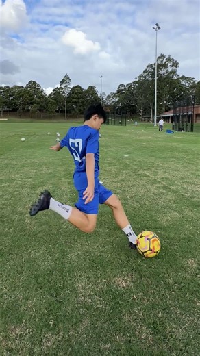 Mastering 1v1 Movements for U14 Football Players