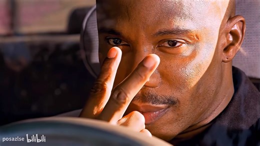 一直盯着一位陌生玩家