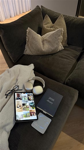 Movie nights at home > Converting the sofa into a bed, takeaway pizza and a movie night = the perfect evening 🎬 | Sofa Club