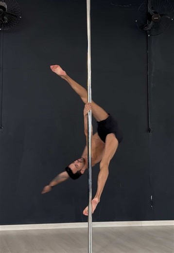 Fui treinar uma sequência e acabou saindo essa transição no final, gostei! ❤️