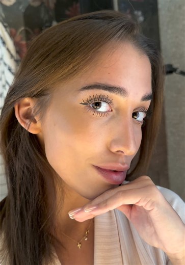 Hirdetés Sokszor előfordul, hogy a sportot napközben csak két teendő közé tudom beiktatni. 💪🏼 Ilyenkor nincs idő újrasminkelni, úgyhogy sminkben edzem. 😅 Emiatt most kipróbálom a @NYX Professional Makeup The Marshmallow Primer & Setting Spray párost – kíváncsi vagyok, mennyire bírják az edzést! 👀✨-20%-os kuponkód a Notino oldalán: NYX1 #nyxcosmeticshu #nyxprofessionalmakeup#nyxcosmeticspartner