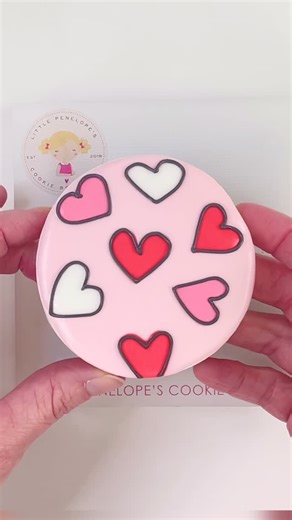 Victoria Jones | Cookie Decorating Classes | Keller, TX on Instagram: "Bringing back my most beloved Valentine’s wet on wet hearts cookie! Cutter @killerzebras - stacking circles- code LPC saves 10%! Color @thesugarart #wetonwetcookies #cookiedecorating #decoratedsugarcookies #royalicing #valentines"