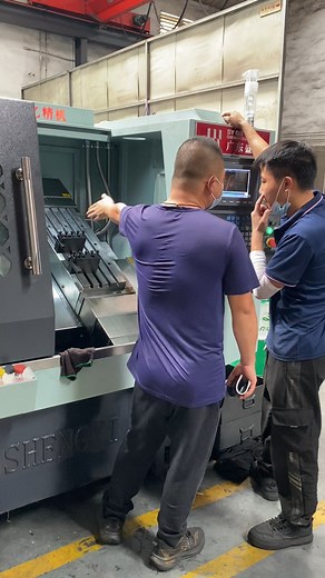 SYNE CNC Turning Centers come with easy‑to‑use human‑machine interfaces for swift setup and operator convenience. #HMI #CNCTurning #SYNECNC #UserFriendly #OperatorEfficiency #MachiningCenter #MetalParts #ProductionLine 💻 | SYNE Machines