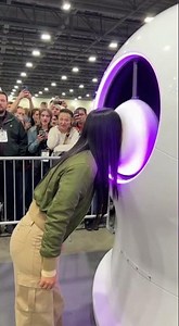 Dubai’s Newest AI Salon Robot Will Shock You