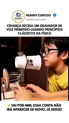 Mundo Curioso on Instagram: "🎙️📜 Tecnologia moderna… com física do século XIX. Esse experimento recria um gravador de voz primitivo, baseado em ondas sonoras, vibração mecânica e movimento. 🔊 A voz faz o ar vibrar 🪡 a vibração move o mecanismo 📀 o som vira registro físico Sem eletrônica. Sem software. Só física clássica em ação. Antes dos chips e algoritmos, o som já podia ser gravado — bastava entender como a natureza vibra."