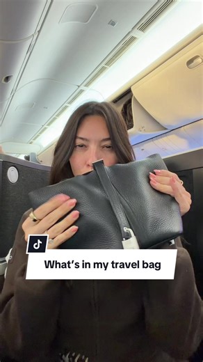 What’s in my travel bag for an 11.5hr flight (one of many bags 😂) #whatsinmybag #whatsinmytravelbag #travelbag