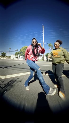 Evan Blum on Instagram: "New dance trend alert 🚨 ‼️ EARTHQUAKE 🌍"