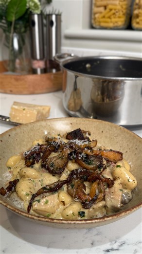 One-Pot Chicken, Bacon & Mushroom Gnocchi 😍 Creamy and delicious! 😋 Here’s what you’ll need to make it: 250g chicken thigh fillets, cut into bite sized pieces 200g bacon lardons 250g mushrooms, cut into quarters 4 cloves of garlic, minced 300 ml chicken stock 200 ml Double cream 2 tsp Italian mixed herbs 800 g Gnocchi 50 g Parmesan, grated 15 g parsley, chopped Check out my website for the full written recipe! 🙌 Have a go, and let me know how you get on! 🩵 | Jon Watts