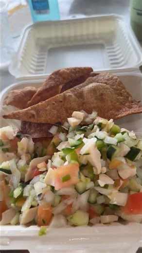 Trying Conch salad at Tiki Bikini Hut |Junkanoo Beach Bahamas 🐚
