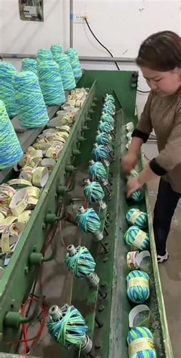 Color Changing Yarn That Reacts to Temperature | Custom Colors & Factory Process #colorchangingyarn