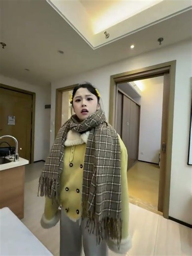 Check the license plate by bending your waist #Girlfriend from Northeast China#Daily life