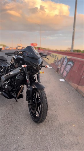 Pulsar 200 NS: Estilo y Estética sobre Ruedas