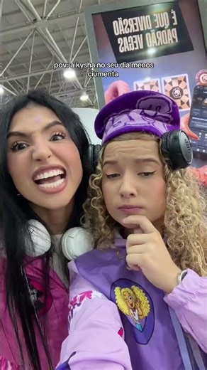 O que ela tem na cabeça véi? Kkkkkkk