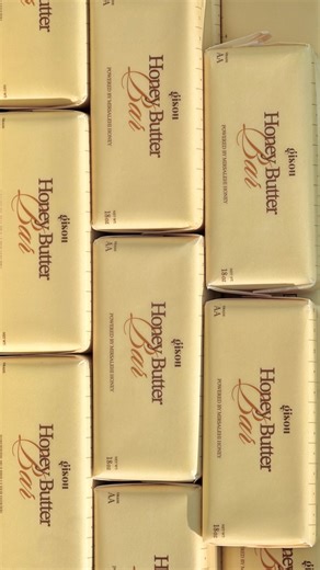 We brought the Butter Bar to Dubai 🧈Where honey met butter and lips got extra spoiled. The Honey Butter Bar was all about sweet treats, glossy lips, and that signature honey glow. Finished with the Honey Glaze Collagen Therapy Lip Mask. 🥞 Dubai, you understood the assignment 💛 | Gisou