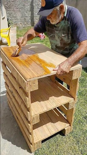 Beautiful decorative furniture made from pallets — perfect for your living room