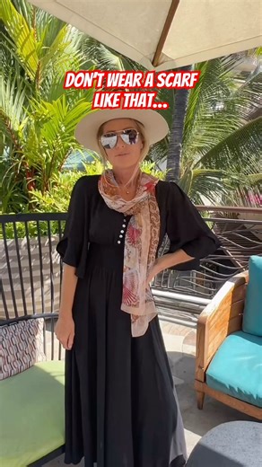 Chic way to wear a scarf when you want to cover your cleavage! #scarf #diyfashion #fashionhacks