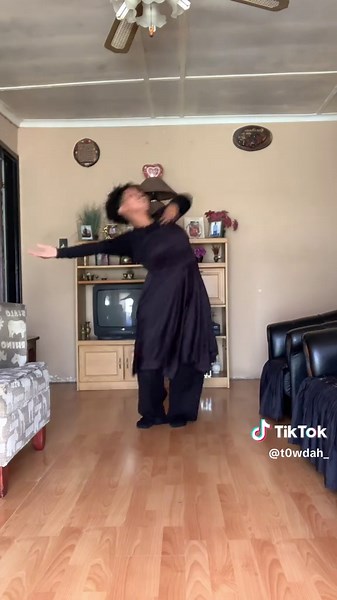 Alabaster box❤️🥺 #worship #alabasterbox #cecewinans #praiseandworship #fyp #viral #christian #christiandance #ministry