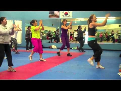 Waka Waka - Shakira - (Dance Fitness) #zumba #dancefitness