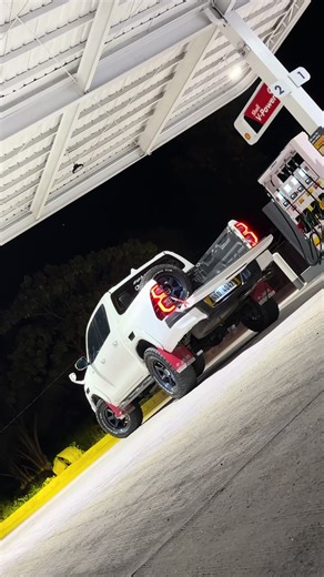 Exploring the Toyota Hilux 4x4: Say It