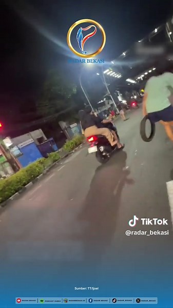 Kecelakaan Lalu Lintas Akibat Anak Bermain Sepak Bola