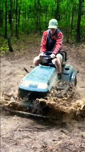 Off-road Mower Slowmo Mud Run