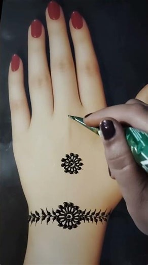“Simple Mehndi Design 💕 Trending On YouTube #Shorts”