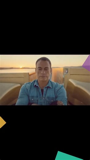 San’at Dunyosi on Instagram: "🔥 Yuz yilning eng yaxshi reklamasi! 2013-yil 13-noyabrda dunyoni lol qoldirgan Volvo Trucks reklamasi — “Yuz yilning eng yaxshi reklamasi” deb topildi. Bu reklamada Jan-Klod van Damm harakatlanayotgan Volvo FM yuk mashinalari orasida oyoqlarini toʻliq shpagat holatida ochib, mutlaq balansni namoyish etdi. 🚛 Reklama Volvo FM yuk mashinalarining boshqaruv tizimi barqarorligi va aniqligini namoyish etish uchun yaratilgan edi. 💰Baʼzi manbalarga koʻra, Van Dammga $4 m