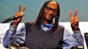Snoop Dogg registers to vote for the first time — with blunt in hand