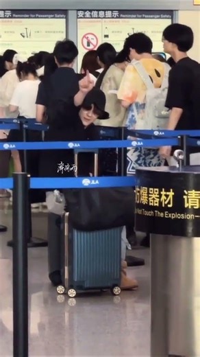 se takut itu ssma kamera🤣🤣siapa dia?? #dramachina #aktorcina #exo #chinesedrama #zhaozhendong