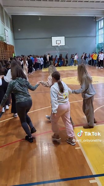 Przerwa Taneczna w III LO w Tarnowie ▪︎ Dzisiaj zorganizowaliśmy przerwę taneczną dla uczniów naszego liceum III LO - jak widać wszyscy świetnie się bawili 🤍 ▪︎ Niedługo więcej takich akcji - informacje na bieżąco o wydarzeniach będą podawane na naszym IG #dc #dlaciebie #dance #taniec #school #szkoła #schoollife #tarnow #tarnów #viral #poland #polska