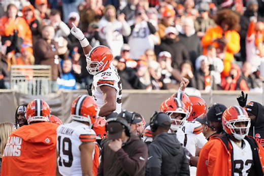 Myles Garrett sets NFL single-season sack record in Browns' finale