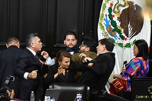 Noroña y 'Alito' Moreno se pelean en tribuna de Comisión Permanente