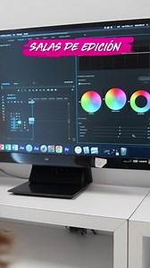 ¿Quieres hacer cine de verdad? UCAL es tu lugar. 🎥✨ Aquí todo lo que aprendes lo pones en práctica desde el primer ciclo. 🎬 Tenemos un set de TV donde tus ideas dejan de ser solo ideas, salas de edición donde te sientes como un verdadero profesional y proyectos que no solo se realizan, ¡sino que ganan eventos como UNIFEST! 🏆 🎬 Conoce más aquí: https://bit.ly/4fVm5K3 | UCAL | Universidad de Ciencias y Artes de América Latina