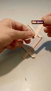 Instructions for making table paintings using ice cream sticks and bamboo toothpicks #diy #crafts #art | Craft Home