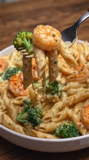 Creamy Shrimp Alfredo Penne with Broccoli