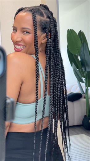 I had to switch it up real quick😍 how gorgeous are these Large Box Braids!?🙌🏽 #boxbraids #braids