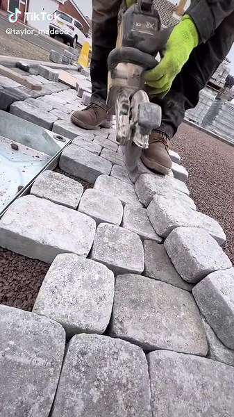 Step-by-Step Guide to Laying Paving Stones
