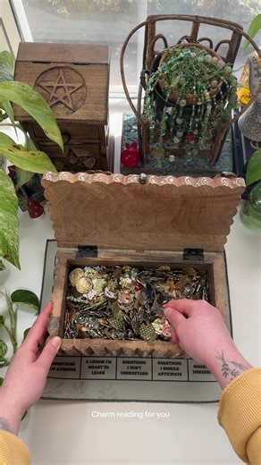 Aphrodite Charm Reading and Oracle Insights