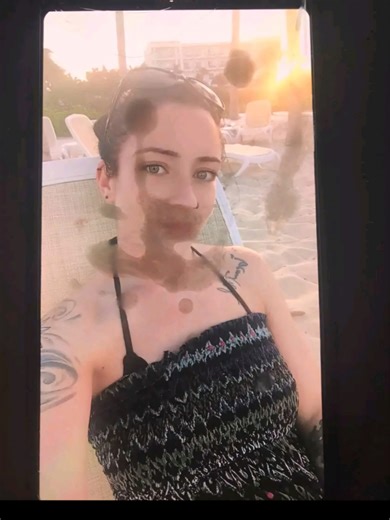 Jennifer loves relaxing and the beach.. and bring tribbed | jennifer