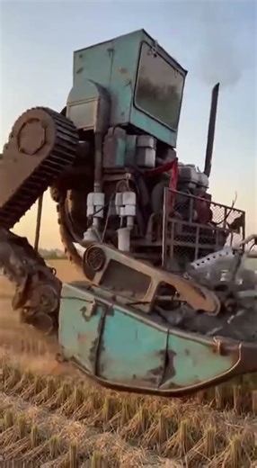This robot is older and more rusty. #funnyvideo #funny #automobile #agriculture #farming #farmer