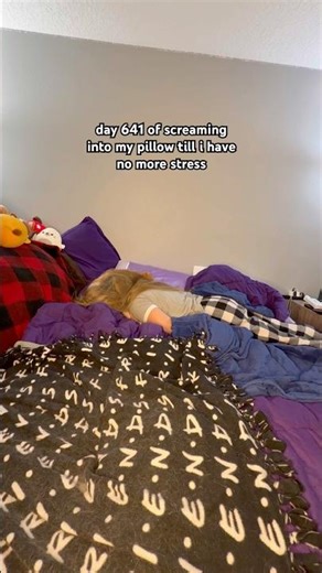 DAY 641 OF SCREAMING INTO MY PILLOW I THINK I WAS NAUGHTY THIS YEAR