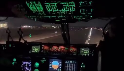 Charleston, SC- This is what it looks like to land at Charleston International Airport from the flight deck of a Boeing C-17 Globemaster III. ✈️🇺🇸 #Military | Trooper Bob - ABC News 4 Traffic Tracker