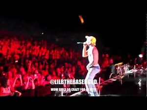 BOW WOW BRINGS OUT "LIL B" AND GIRLS GO INSANE! OVER 20 THOUSAND PEOPLE!! WOW