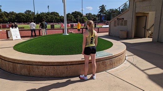 7th grader beats college sprinters.