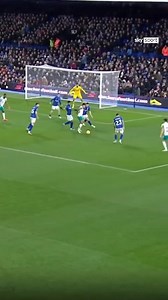 40K views · 100 reactions | Alexander Isak zaubert!  Der Ex-BVB-Star liefert eine Traum-Vorlage zum 4:0 und trifft selbst dreifach gegen Ipswich Town – sein erster Premier-League-Hattrick! ⚽ ⚽ — 1‘ ⚽ — 45+2‘ ⚽ — 54‘ #Isak #PremierLeague #Fussball #Hattrick #Tor #England #Sport #Newcastle | Sky Sport CH | Facebook