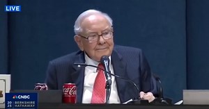 FINANCIAL WARNING: Warren Buffett Rings the Alarm — “The Government Will Destroy the Dollar, I’m Moving Billions Out!” [VIDEO] - amg-news.com - American Media Group